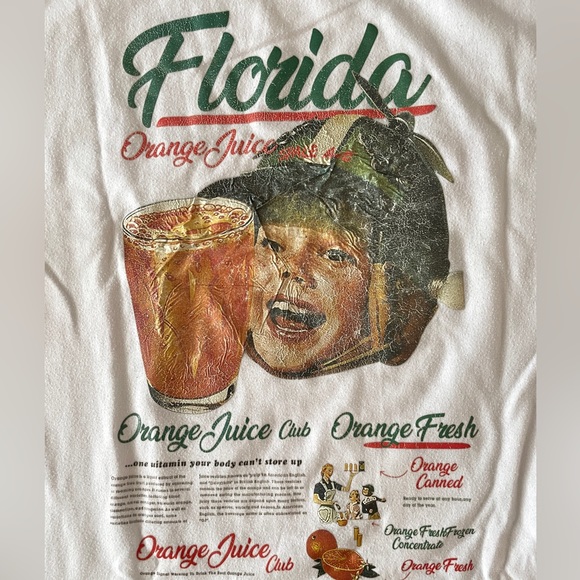 Large Vintage Graphic Tee with Grey Cargos 36 - Picture 2 of 7
